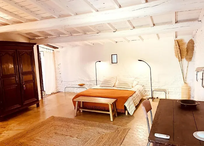 Tres Belle Rotonde Deco Boheme, Tennis, Parking Casa de Férias Nîmes